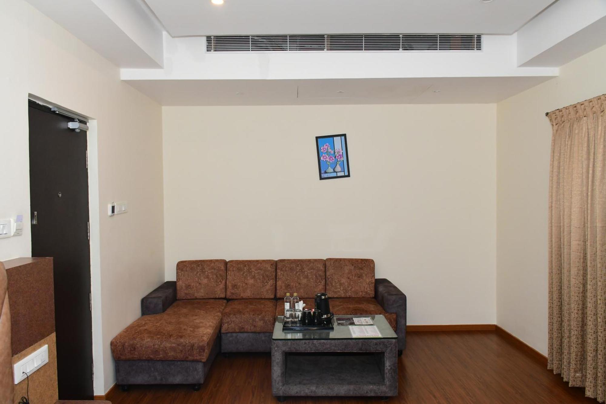 Sai Vihaar Inn & Suites Mysore Exterior photo
